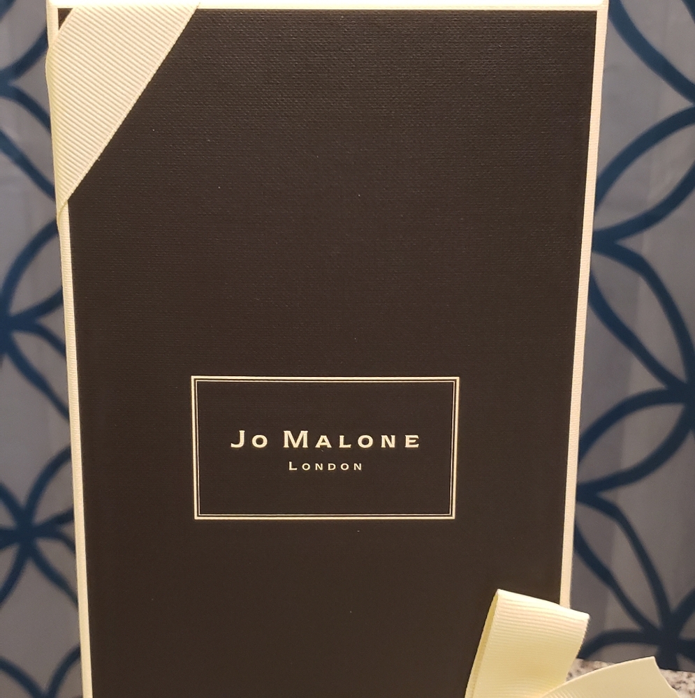 Jo Malone London Nectarine Blossom & Honey Scented Candle 2.5IN./6.35CM.